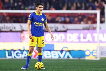 Israel Reyes durante un partido con el América en el Clausura 2024.