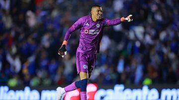MEXICO CITY, MEXICO - FEBRUARY 17: Kevin Mier of Cruz Azul celebrates an own goal scored by Diego Reyes of Tigres (not in frame) during the 7th round match between Cruz Azul and Tigres UANL as part of the Torneo Clausura 2024 Liga MX at Ciudad de los Deportes Stadium on February 17, 2024 in Mexico City, Mexico. (Photo by Hector Vivas/Getty Images)