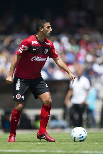 El jugador sudamericano, arribó a México en 2013, justo al mismo equipo que su hermano Cristian, a los Xolos de Tijuana. Ambos estuvieron en el cuadro fronterizo hasta 2014.