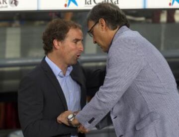 Tata Martino saluda a Arrasate.