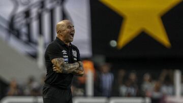 Sampaoli, dirigiendo al Santos.