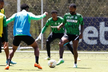 Atlético Nacional se pone al día en el calendario y este jueves enfrentará a Envigado en el Atanasio Girardot. Así se preparan los dirigidos por Hernán Darío Herrera.