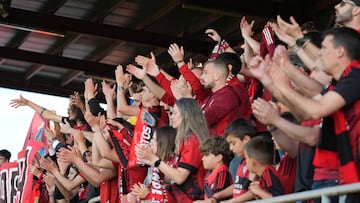 La grada de animación del Mirandés en Anduva.