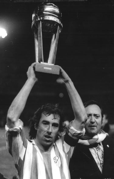 Hasta la llegada de Koke, era el jugador con más partidos disputados en la historia del club (553). El centrocampista es una de las figuras más destacadas y gran emblema del Atlético. Muchísima llegada desde segunda línea, vistió la colchonera entre 1959 y 1976 y levantó tres títulos de Liga, cinco de Copa, la Intercontinental, la Recopa y alcanzó la final de la Copa de Europa. Salvo una primera temporada en el Badajoz, vistió todo el resto de su carrera la camiseta del Atlético, hasta convertirse en uno de los jugadores más valorados en la historia rojiblanca.