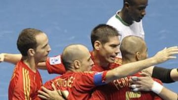 España cumple ante el muro libio