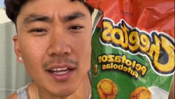 Un estadounidense prueba los snacks que hay en España y sentencia: “Solo el nombre es interesante”