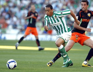 Jugó en el Betis dos temporadas seguidas 04/05 y 05/06, posteriormente fue cedido y regresó al club Bético para jugar una temporada más la 08/09