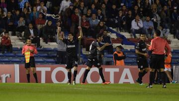 Argentina's Lanus player Alejandro Silva (2nd-L) celebrates his goal against Uruguay's Nacional during their Libertadores Cup football match at the Parque Central stadium in Montevideo on May 23, 2017. / AFP PHOTO / MIGUEL ROJO