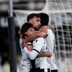 Poveda da forma al milagro Calero