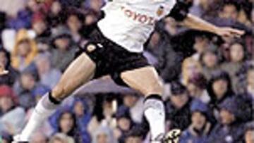 Ayala es el preferido de Florentino y de Valdano para ser el próximo central que reordene el tráfi co en la defensa del Real Madrid.