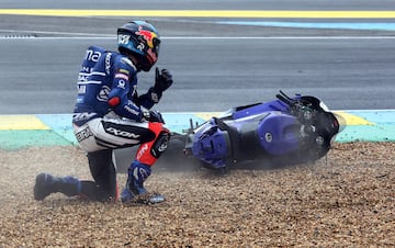 Cada del piloto portugus de Pramac Racing, Miguel Oliveira, durante el Gran Premio de Francia de MotoGP.