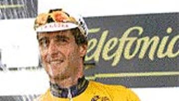 El corredor del ONCE-Eroski celebra el logro.