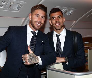 Sergio Ramos y Ceballos dentro del avión. 