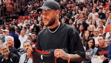 Neymar de visita en partido de Miami Heat
