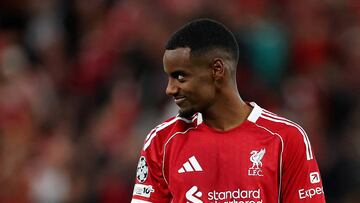 Isak durante el partido de Champions League contra el Atlético de Madrid.
