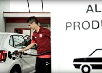 Felipe Gutiérrez es figura del Twente y por eso fue protagonista de la publicidad de la Visa Twente para los hinchas.
