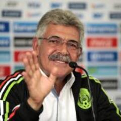 Ni Ochoa ni los Dos Santos en primera lista del Tuca