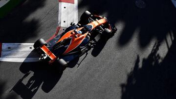 McLaren&#039;s Spanish driver Fernando Alonso steers his car during the second practice session of the Formula One Azerbaijan Grand Prix at the Baku City Circuit on June 23, 2017. / AFP PHOTO / ANDREJ ISAKOVIC