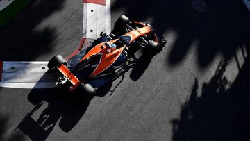 McLaren's Spanish driver Fernando Alonso steers his car during the second practice session of the Formula One Azerbaijan Grand Prix at the Baku City Circuit on June 23, 2017. / AFP PHOTO / ANDREJ ISAKOVIC