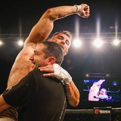 Capella vuelve con victoria para acercarse a su sueño