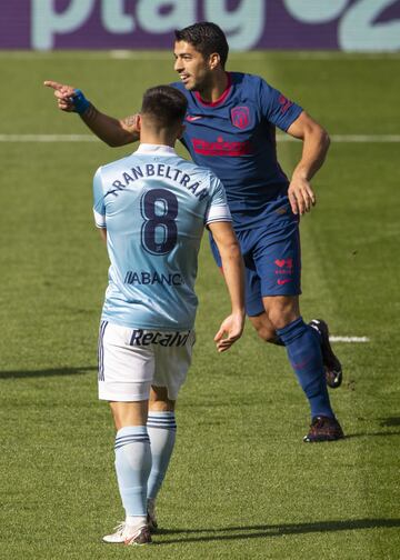 Celta de Vigo 0-1 Atlético de Madrid | Gran jugada del conjunto rojiblanco en la que Manu recibe el balón dentro del área, pone este atrás y Suárez completamente solo bate a placer al portero.