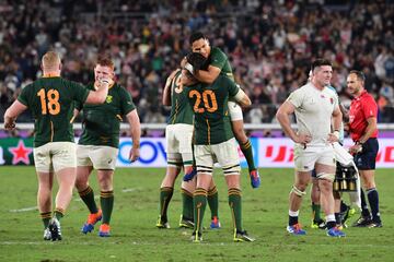 La selección sudafricana vuelve a reinar. Tres títulos en tres finales ya para los Springboks. Empatan con Nueva Zelanda como la selección que más veces ha reinado en el Mundial tras vencer en la final a la selección inglesa 12-32. 