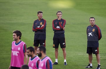 SEVILLE, SPAIN - OCTOBER 14:  Head coach Luis Enrique of Spain attends a training session ahead of their UEFA Nations League match against Spain at Estadio Benito Villamarin on October 14, 2018 in Seville, Spain.  (Photo by Aitor Alcalde/Getty Images)
