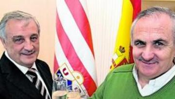 <b>BRINDIS POR EL ALMERÍA. </b>Ricardo Martínez (izquierda) y Alfonso García (derecha) brindaron con AS por un feliz 2010 para nuestros lectores.