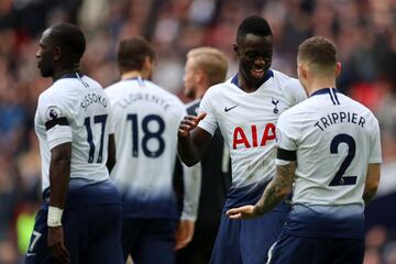 Tottenham gana 3-1 en casa con gol de Sánchez. Este es el noveno gol como profesional del colombiano.