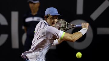 Tennis - ATP 500 - Rio Open - Jockey Club Brasileiro, Rio De Janeiro, Brazil - February 25, 2023 Chile's Nicolas Jarry  in action during his semi final match against Spain's Carlos Alcaraz REUTERS/Sergio Moraes