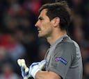 Anfield se rinde a Casillas por segunda vez en un año