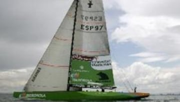 <B>NUEVA DERROTA</B>. En esta caso el Desafío Español perdió frente al Emirates Team New Zealand, aunque repetirá su regata frente al Mascalzone italiano tras estimar el jurado la protesta técnica.