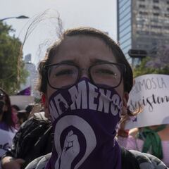 8M: AMLO felicita a mujeres por protesta pacífica