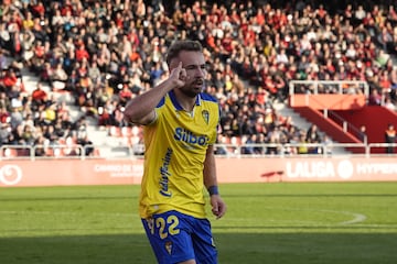 Es uno de los jugadores de más clase de LaLiga Hypermotion. Su definición en el segundo gol, con el exterior, es para enseñarla en bucle en las escuelas de fútbol.