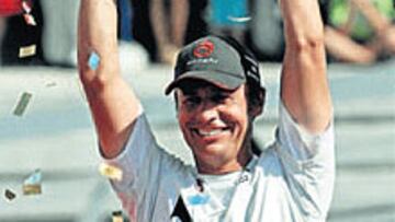 <b>BICAMPEÓN. </b>Bertarelli alza por segunda vez la Copa América.