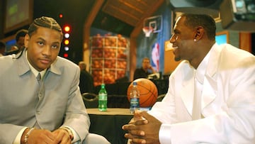 NEW YORK - JUNE 26:  (R-L) LeBron James and Carmelo Anthony gets some laughs prior to the 2003 NBA Draft at the Paramount Theatre at Madison Square Garden on June 26, 2003 in New York, New York.  NOTE TO USER: User expressly acknowledges and agrees that, by downloading and/or using this Photograph, User is consenting to the terms and conditions of the Getty Images License Agreement.  (Photo by Jesse D. Garrabrant/NBAE via Getty Images) BIOGRAFIA NBA HISTORIA DEL DRAFT