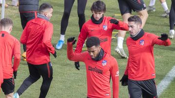 Lemar, Toni Moya y João Félix, en el entrenamiento del Atlético.
