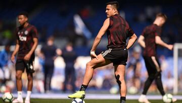 Manchester United's Chilean forward Alexis Sanchez warms up before the English Premier League football match between Everton and Manchester United at Goodison Park in Liverpool, north west England on April 21, 2019. (Photo by Oli SCARFF / AFP) / RESTRICTED TO EDITORIAL USE. No use with unauthorized audio, video, data, fixture lists, club/league logos or 'live' services. Online in-match use limited to 120 images. An additional 40 images may be used in extra time. No video emulation. Social media in-match use limited to 120 images. An additional 40 images may be used in extra time. No use in betting publications, games or single club/league/player publications. /