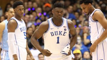 DURHAM, NORTH CAROLINA - FEBRUARY 20: Teammates RJ Barrett #5 and Marques Bolden #20 of the Duke Blue Devils watch as Zion Williamson #1 of the Duke Blue Devils reacts after falling as his shoe breaks against Luke Maye #32 of the North Carolina Tar Heels during their game at Cameron Indoor Stadium on February 20, 2019 in Durham, North Carolina.   Streeter Lecka/Getty Images/AFP
 == FOR NEWSPAPERS, INTERNET, TELCOS &amp; TELEVISION USE ONLY ==