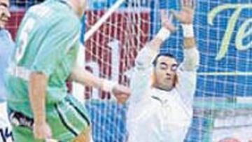 <b>IMPARABLE. </b>Bertoni (Interviú) bate al portero del Celta, Arrivi.