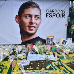 Salen a la luz los mensajes de Sala con un jugador del Cardiff para cerrar el vuelo