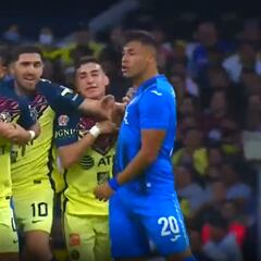 Morales calentó el Clásico en México: ¡empujón de Diego Valdés!