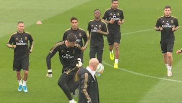 Courtois se luce en entreno con el regate más famoso de Neymar