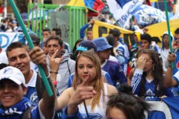 Las calles de Bogotá se pintan de azul y blanco