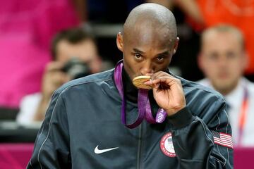 Kobe volvió a tener una Medalla de Oro en sus manos en 2012, pues en Londres nuevamente el equipo estadounidense conquistó el podio y ganó una metal dorado más, entre ellos estaba la leyenda de los Lakers