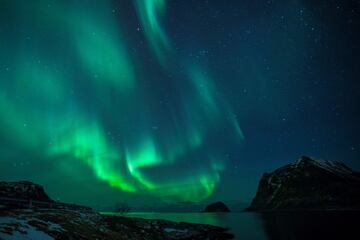 La nieve, la baja temperatura del agua... Nada detiene a estos surfistas que una temporada más disfrutan de la islas noruegas de Lofoten, en pleno Círculo Ártico. Y de regalo, las auroras boreales. 