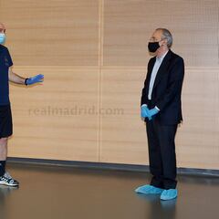 Así ha sido la visita de Florentino a la plantilla del Real Madrid