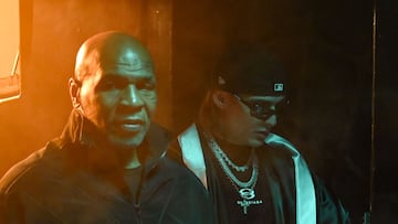Mike Tyson se une a la presentación de Peso Pluma en los Billboard Music Awards 2023