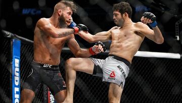 Jeremy Stephens y Gilbert Melendez combaten durante su pelea en el UFC 215.