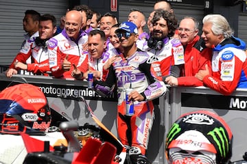 Jorge Martín logró una brutal pole en MotoGP en el Gran Premio de Australia. La pole llegó con la ayuda inestimable de su compañero Zarco, que le resultó una referencia ideal para parar el crono en 1:27.767 y establecer un nuevo récord en Phillip Island.